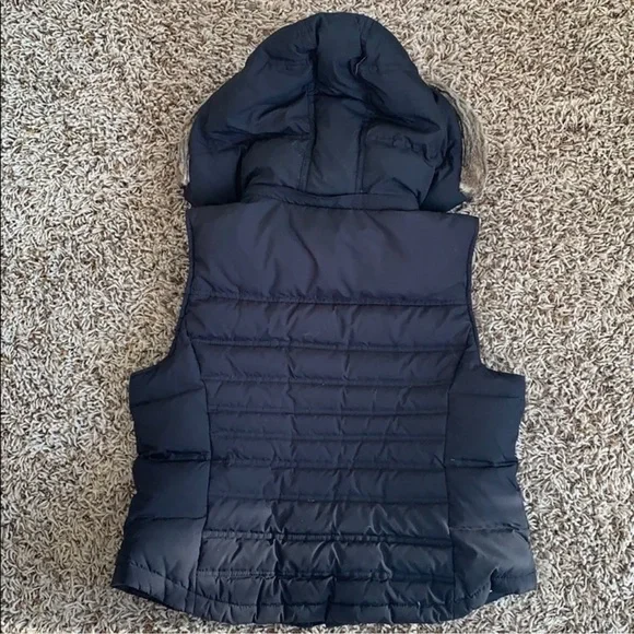LOFT Black Puffer Vest with Faux Fur Trim - Picture 2 of 7